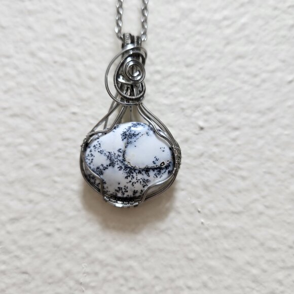 Dendrite Opal Black and White pendant Stainless Steel non tarnish wire & chain - Picture 4 of 12